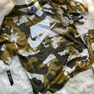 Nike women’s top and legging set